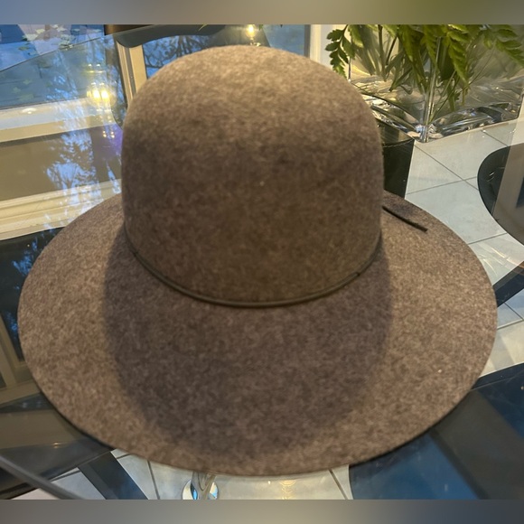 Phoenix wool hat with leather strap. Brand new with no tag - Picture 3 of 4